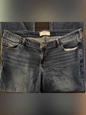 Hollister Women's Low-Rise Dark Wash Bootcut Jeans